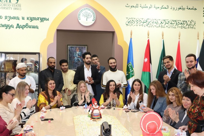 В Центре арабского языка и культуры состоялось знакомство с историей национальных костюмов 
