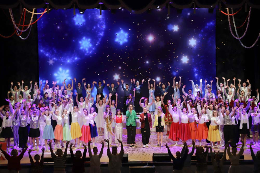 События НИУ «БелГУ» новогодний концерт в ниу «белгу» перенёс зрителей в разные года прошлых лет